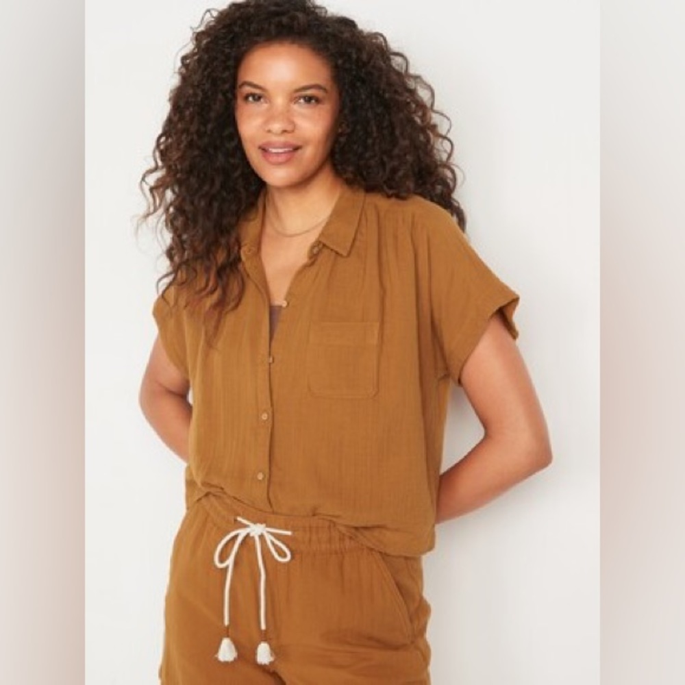 Old Navy Textured Cotton Button-up Shirt & High-waisted Pull-on Short Set
